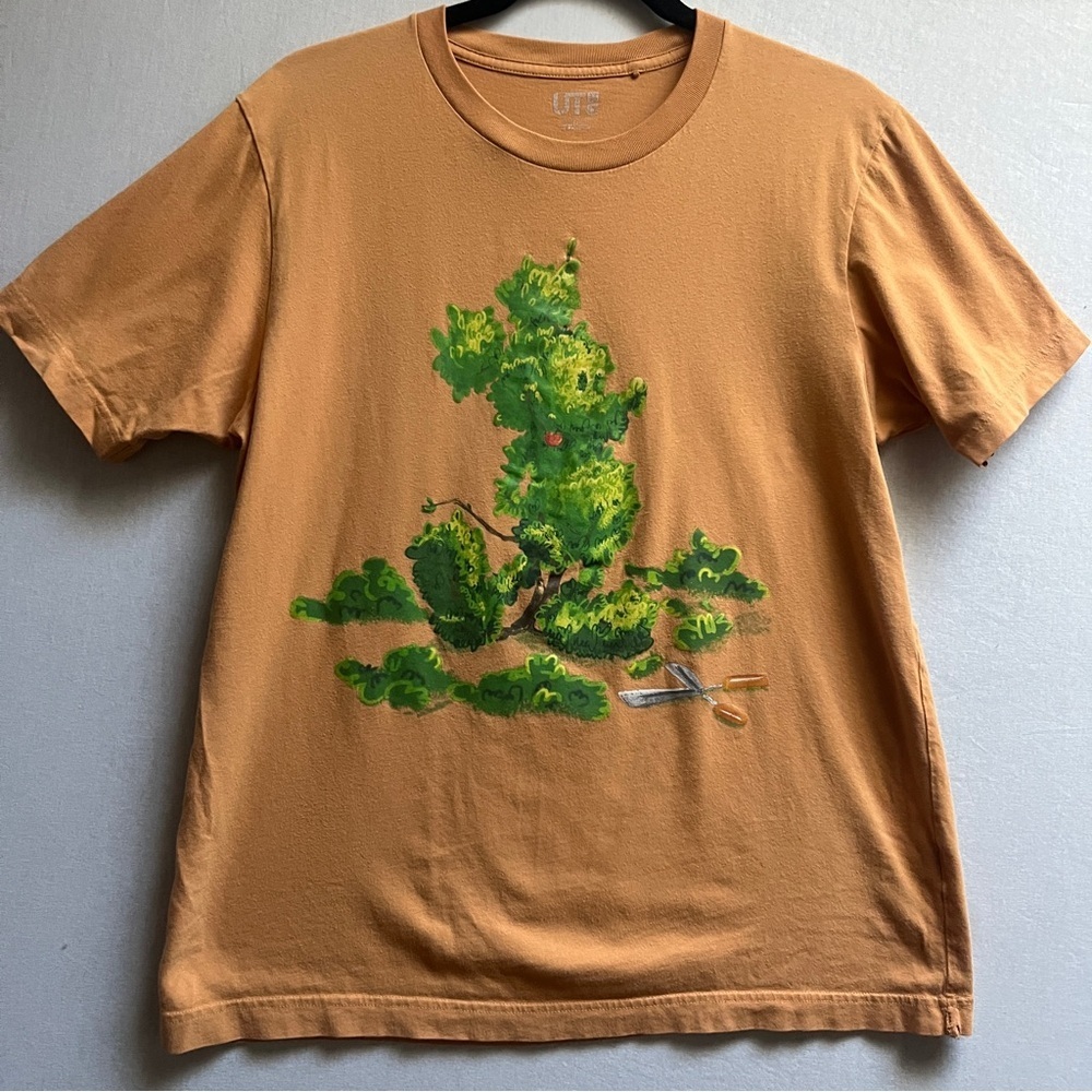 Uniqlo Disney Mickey Mouse Topiary graphic t-shirt Sz M